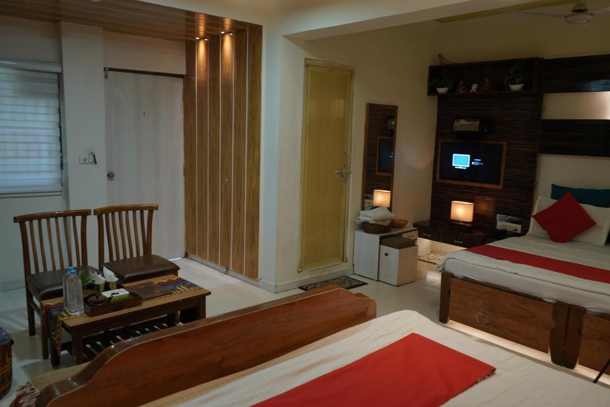 Hotel Krishna Ахмедабад Екстер'єр фото