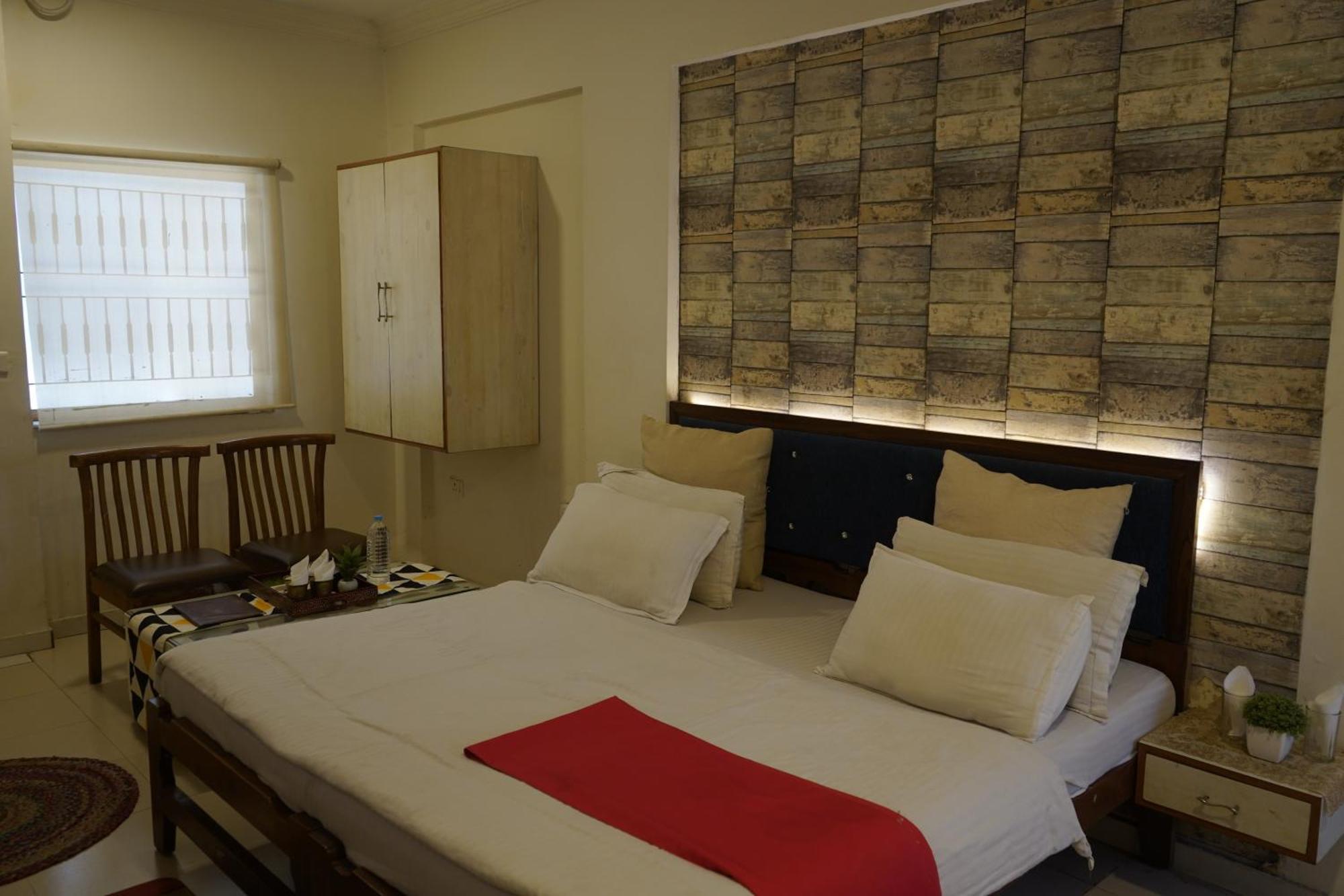 Hotel Krishna Ахмедабад Екстер'єр фото